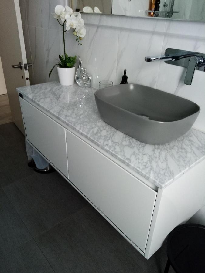 Two Rooms With One Queen Size Bed In Each Room One Bathroom For The Two Rooms Mount Maunganui Buitenkant foto